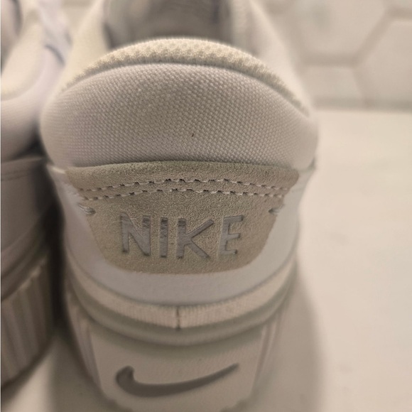 Nike Woman’s Court Legacy Lift Sneakers White & Metallic Silver Size 8.5 NEW Box - Picture 5 of 12